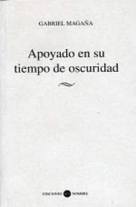 Apoyado en su tiempo de oscuridad