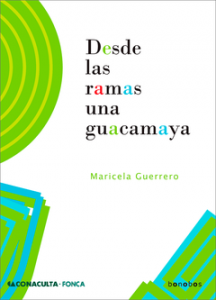 Desde las ramas una guacamaya