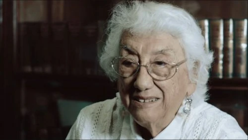 En Corto Dolores Castro