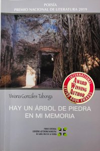 Hay un árbol de piedra en mi memoria
