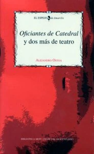 Oficiantes de catedral y dos más de teatro