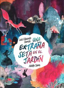 Una extraña seta en el jardín 