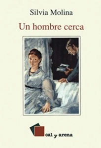 Un hombre cerca